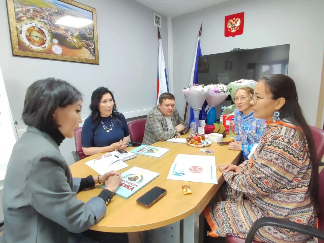 «Чукотская азбука» получит видео-продолжение: итоги встречи Арюны Байковой с автором первого уникального здания «Чукотская азбука» получит видео-продолжение: итоги встречи Арюны Байковой с автором первого уникального здания