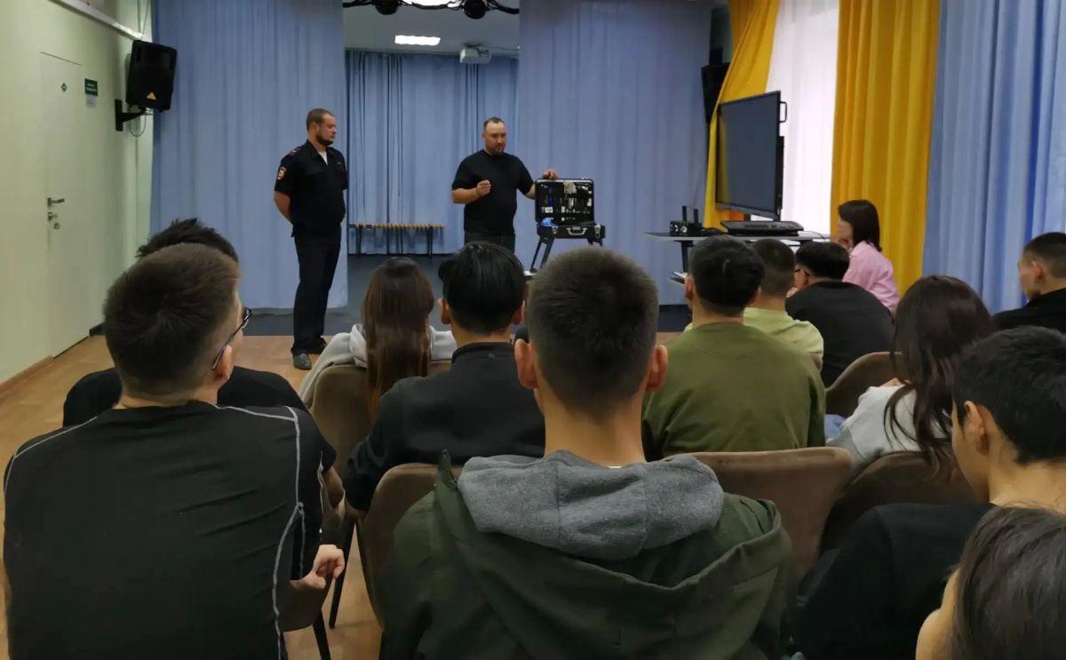 В Эгвекиноте полицейские провели профориентационную работу со студентами Чукотского полярного техникума В Эгвекиноте полицейские провели профориентационную работу со студентами Чукотского полярного техникума