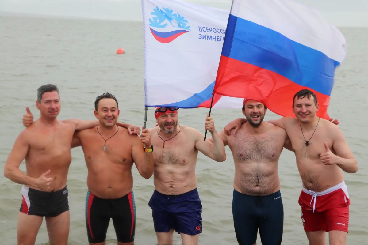 Сегодня с моим добрым товарищем Андреем Вадимовичем Замысловым – главой Всероссийской федерации зимнего плавания, решили испытать воды Анадырского лимана Сегодня с моим добрым товарищем Андреем Вадимовичем Замысловым – главой Всероссийской федерации зимнего плавания, решили испытать воды Анадырского лимана