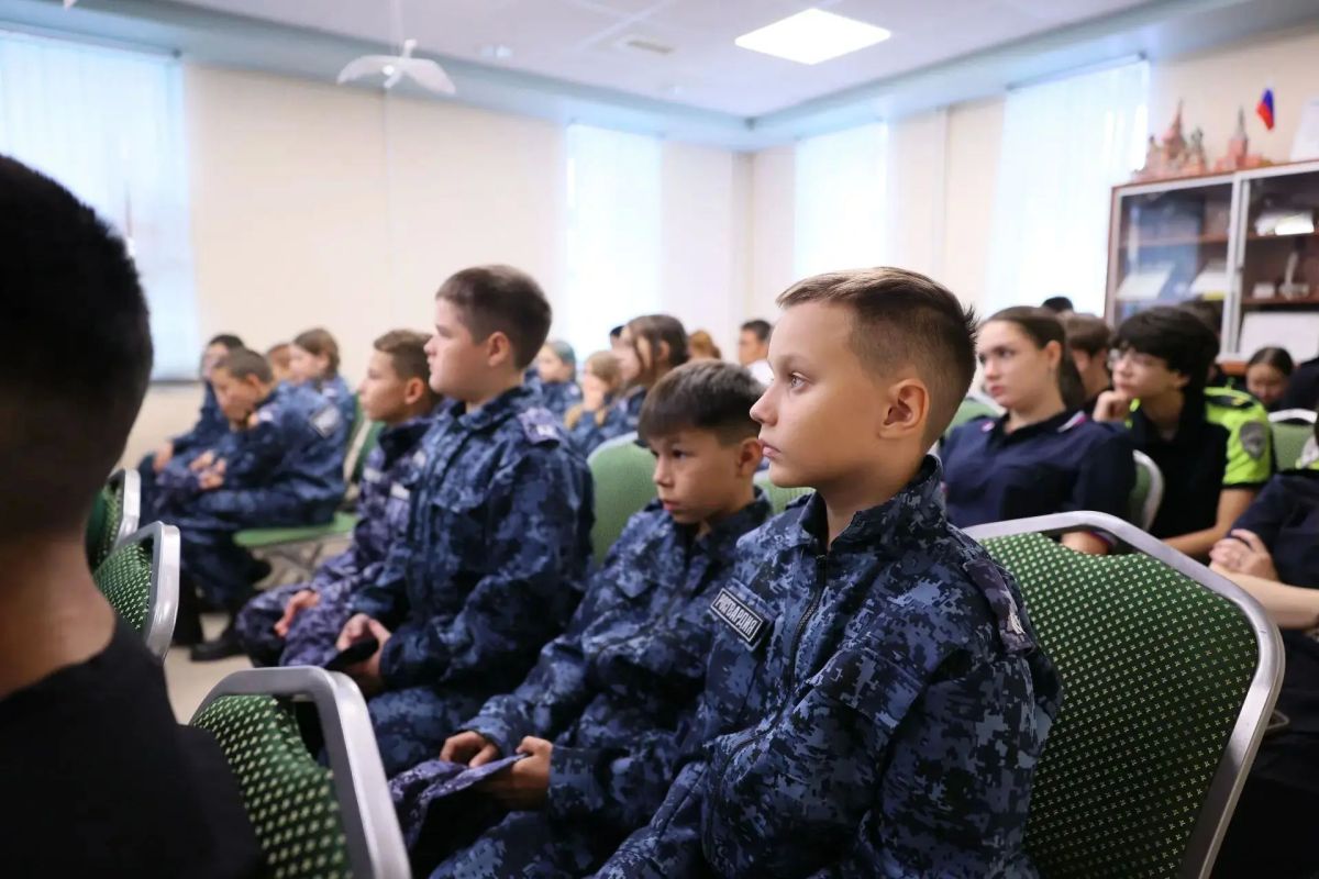 Сегодня в Публичной библиотеке имени Тана-Богораза состоялась ещё одна передача книг от Российского военно-исторического общества Сегодня в Публичной библиотеке имени Тана-Богораза состоялась ещё одна передача книг от Российского военно-исторического общества