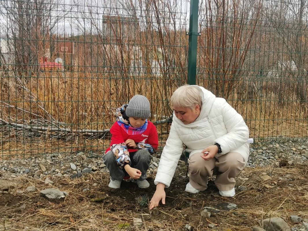 Ребята из начальной школы - детского сада села Илирней присоединились ко всероссийской акции «Сохраним лес» Ребята из начальной школы - детского сада села Илирней присоединились ко всероссийской акции «Сохраним лес»