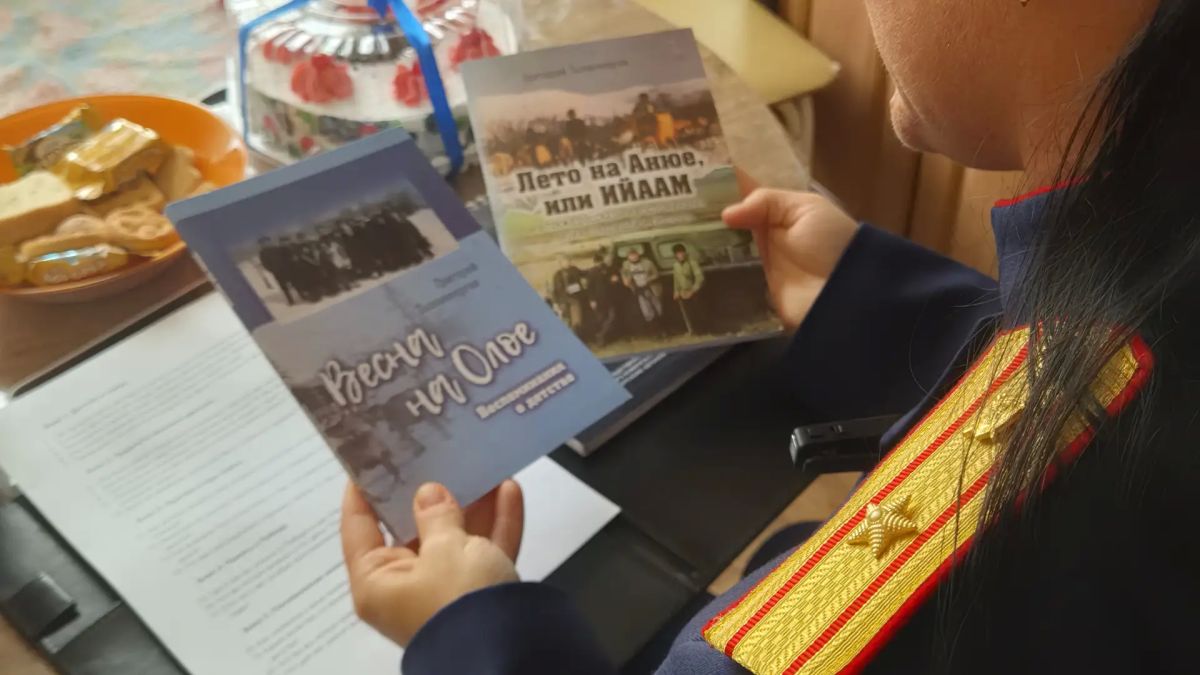 Сотрудники следственного управления СК России по Чукотскому АО встретились с Почетным гражданином округа, представителем поколения «детей войны» Сотрудники следственного управления СК России по Чукотскому АО встретились с Почетным гражданином округа, представителем поколения «детей войны»