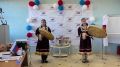 В Хатырке голосуют под звуки национальных песен и танцев! В селе Хатырка избирательный участок на время превратился в творческую площадку. Для жителей устроили душевный концерт в национальных костюмах! Танцы, передающие дух...