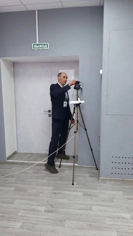 Ещё один населённый пункт проголосовал на 100%, а к избирательному участку пришел необычный гость! Ещё один населённый пункт проголосовал на 100%, а к избирательному участку пришел необычный гость!