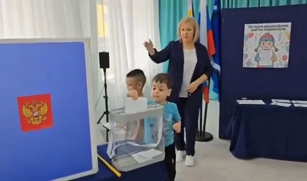 В одном из поселков на Чукотке прошли необычные выборы: детишки из подготовительной группы детского сада "Кораблик" голосовали за меню полдника