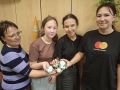 Семьи Чукотки дружно откликнулись на предложение поучаствовать в семейном арт-челлендже «Букет ромашек», который посвящён празднованию Дня многодетной семьи
