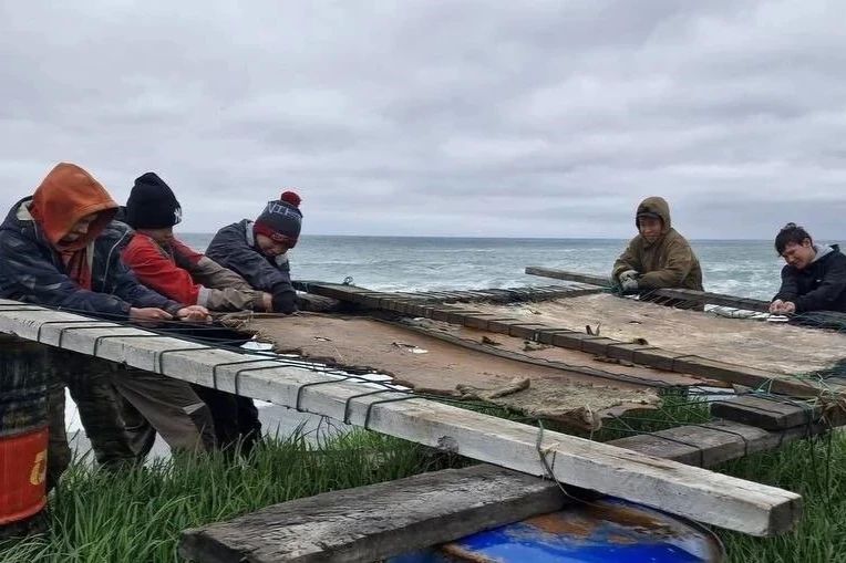 На лето в традиционные отрасли трудоустроили 62 подростка, сообщает ИА "Чукотка" На лето в традиционные отрасли трудоустроили 62 подростка, сообщает ИА "Чукотка"