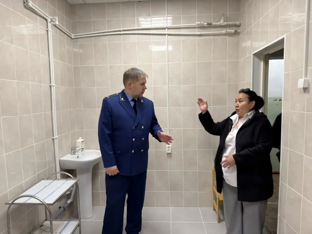 По поручению прокурора округа Виталия Бондарева прокуроры района продолжают рабочие выезды в отдаленные населенные пункты Чукотки По поручению прокурора округа Виталия Бондарева прокуроры района продолжают рабочие выезды в отдаленные населенные пункты Чукотки