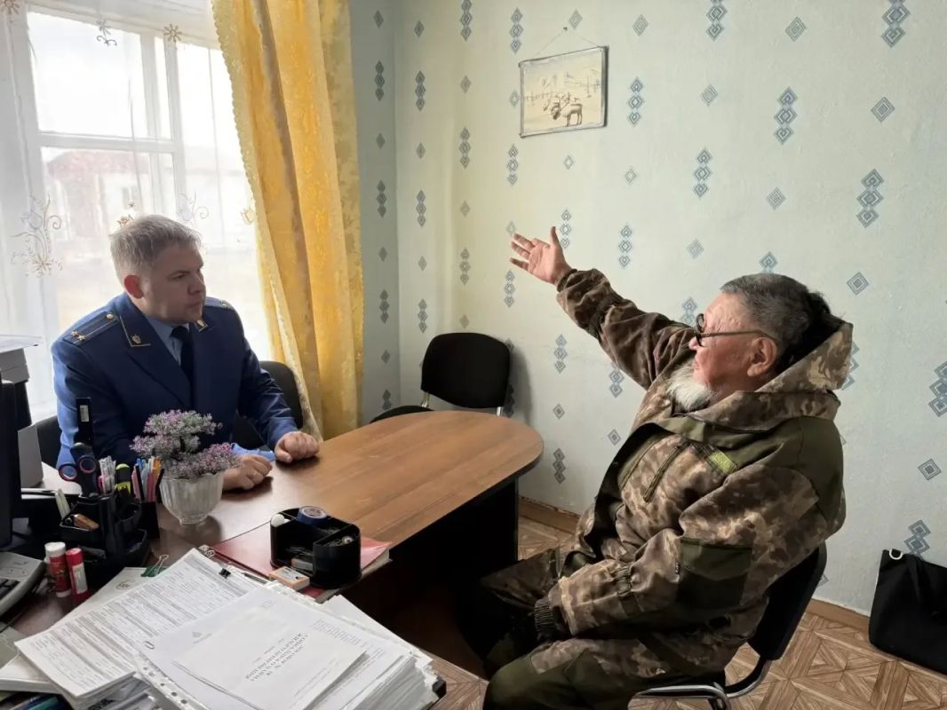 По поручению прокурора округа Виталия Бондарева прокуроры района продолжают рабочие выезды в отдаленные населенные пункты Чукотки По поручению прокурора округа Виталия Бондарева прокуроры района продолжают рабочие выезды в отдаленные населенные пункты Чукотки