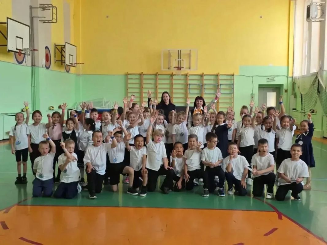 В Анадыре Госавтоинспекторы провели торжественное посвящение первоклассников в пешеходы В Анадыре Госавтоинспекторы провели торжественное посвящение первоклассников в пешеходы