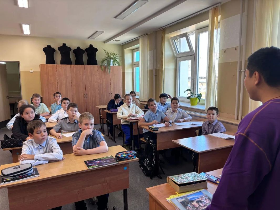 Школьникам Чукотки рассказывают об инклюзивном волонтёрстве и инклюзивной среде Школьникам Чукотки рассказывают об инклюзивном волонтёрстве и инклюзивной среде