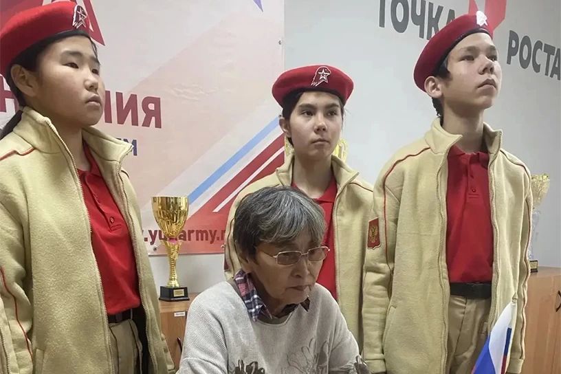 В школе села Ваеги установили "Парту Героя" в честь земляка-добровольца, сообщает ИА "Чукотка" В школе села Ваеги установили "Парту Героя" в честь земляка-добровольца, сообщает ИА "Чукотка"