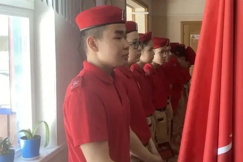 В школе села Ваеги установили "Парту Героя" в честь земляка-добровольца, сообщает ИА "Чукотка" В школе села Ваеги установили "Парту Героя" в честь земляка-добровольца, сообщает ИА "Чукотка"