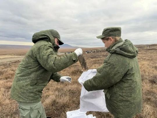 Сотрудники следственного управления СК России по Чукотскому автономному округу приняли участие в экологическом субботнике Сотрудники следственного управления СК России по Чукотскому автономному округу приняли участие в экологическом субботнике