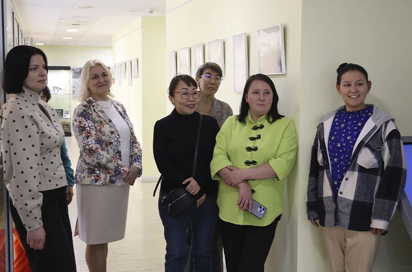 Персональная выставка эскимосского костореза Родиона Вамингу открылась в Анадыре, сообщает ИА "Чукотка" Персональная выставка эскимосского костореза Родиона Вамингу открылась в Анадыре, сообщает ИА "Чукотка"