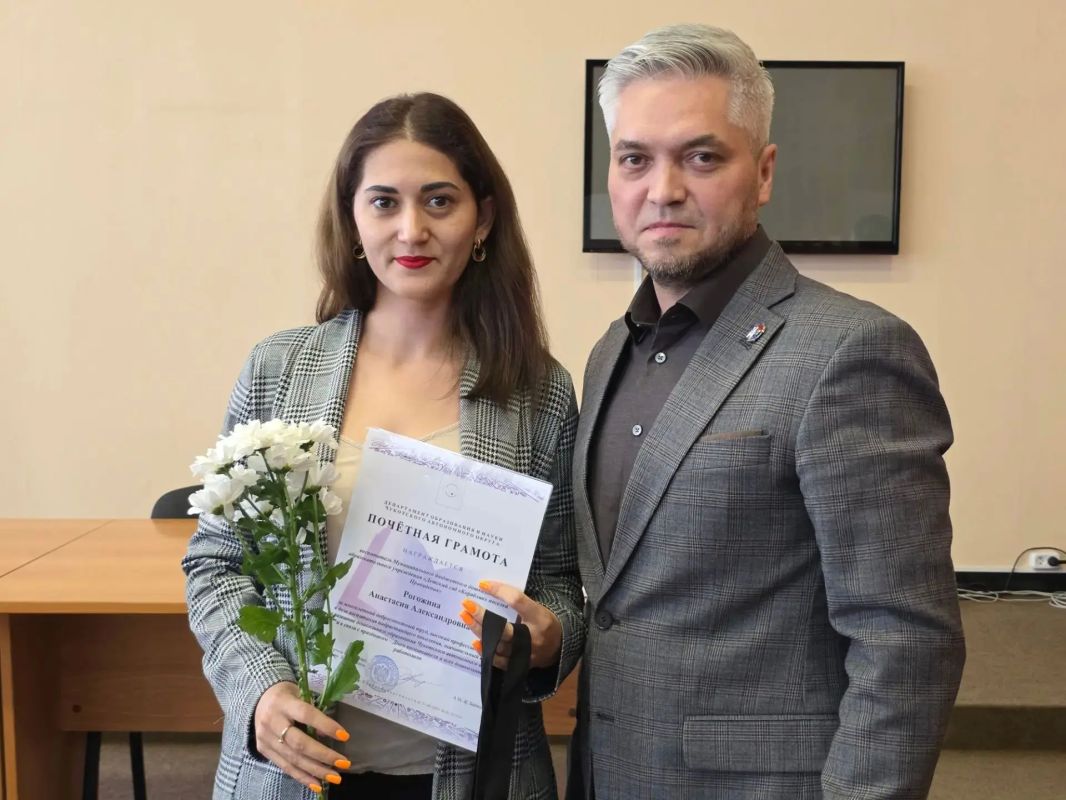 Гордимся нашими педагогами и сотрудниками! Гордимся нашими педагогами и сотрудниками!