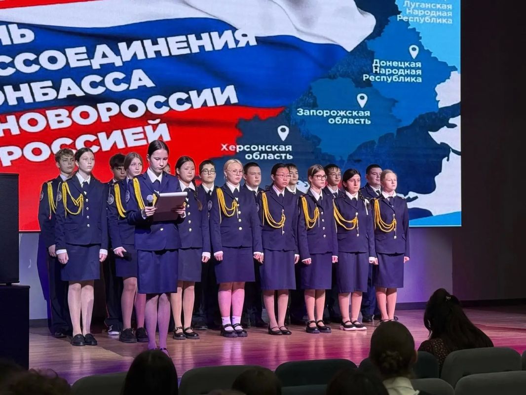 Кадеты Следственного комитета Чукотки провели для школьников информационный час «Под флагом России» Кадеты Следственного комитета Чукотки провели для школьников информационный час «Под флагом России»