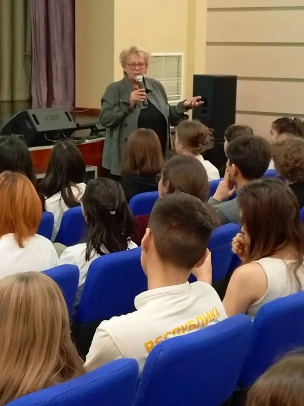 Голос, который ведет за собой: мастер-класс Елены Елшиной в Чукотском многопрофильном колледже Голос, который ведет за собой: мастер-класс Елены Елшиной в Чукотском многопрофильном колледже