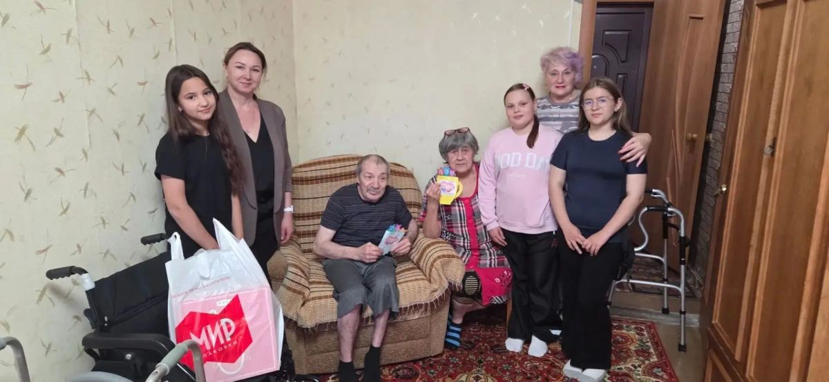 Связь поколений: в Анадырском районе поздравили получателей социальных услуг с Днём пожилых людей Связь поколений: в Анадырском районе поздравили получателей социальных услуг с Днём пожилых людей