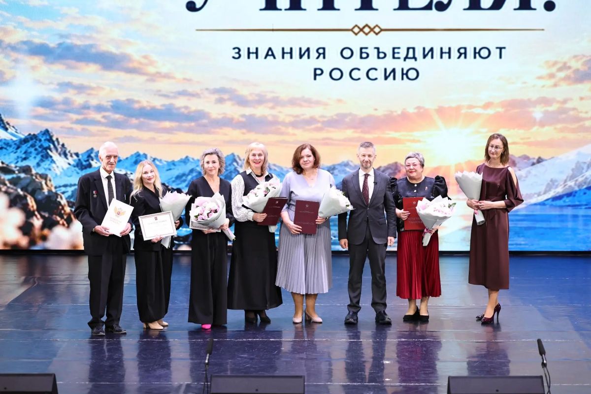 Сегодня в Окружном Доме народного творчества состоялся праздничный концерт, посвящённый Дню учителя Сегодня в Окружном Доме народного творчества состоялся праздничный концерт, посвящённый Дню учителя
