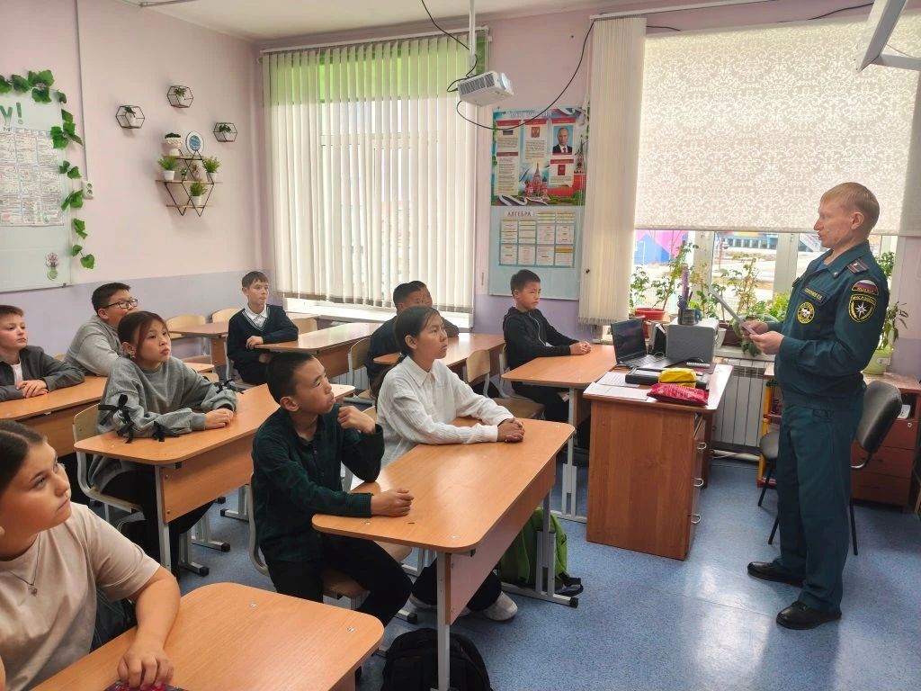 Уроки по пожарной безопасности провёл сотрудник ОНД и ПР по Чукотскому району для учеников Центра образования с. Лаврентия Уроки по пожарной безопасности провёл сотрудник ОНД и ПР по Чукотскому району для учеников Центра образования с. Лаврентия