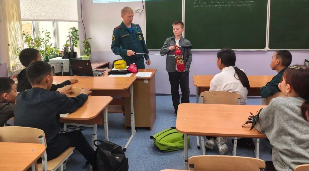 Уроки по пожарной безопасности провёл сотрудник ОНД и ПР по Чукотскому району для учеников Центра образования с. Лаврентия Уроки по пожарной безопасности провёл сотрудник ОНД и ПР по Чукотскому району для учеников Центра образования с. Лаврентия