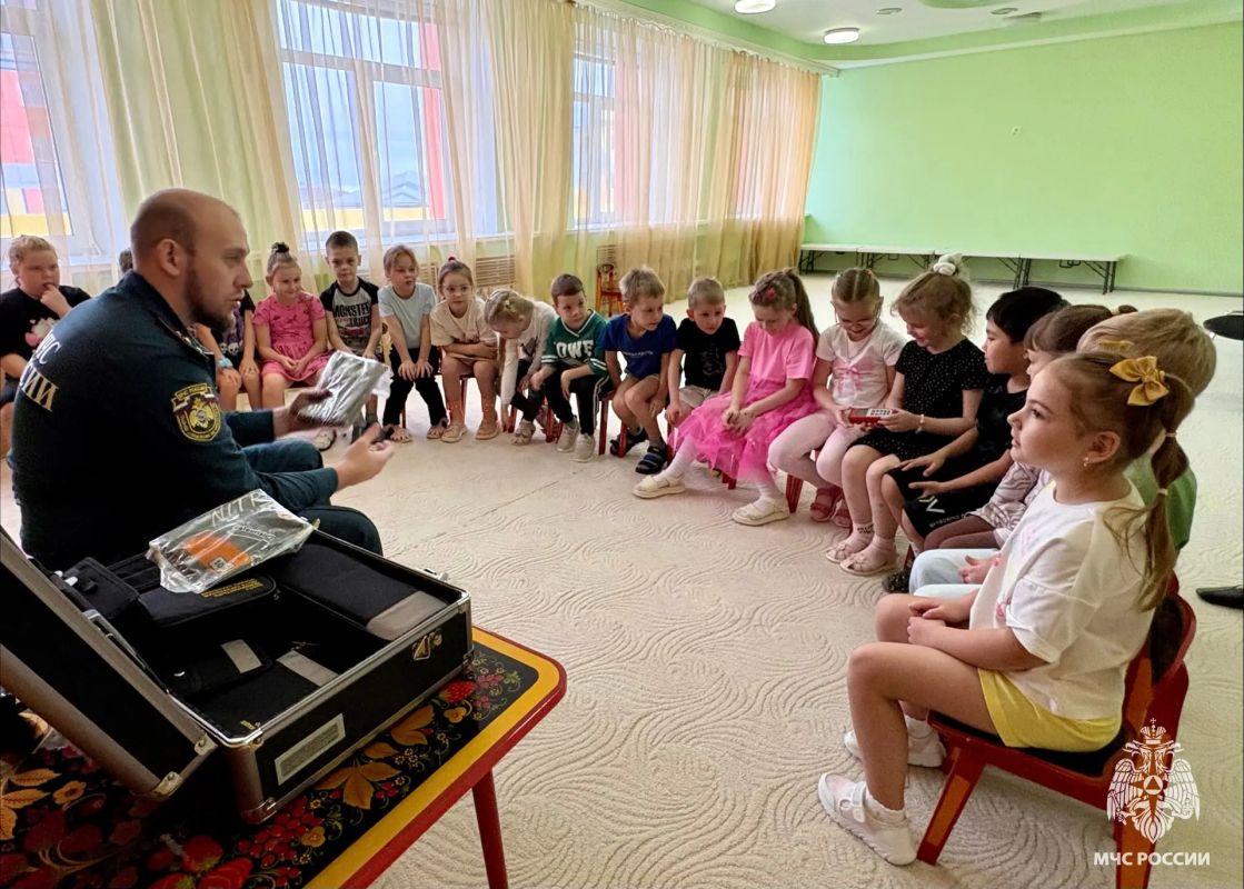 Папа – пожарный? Нет, папа – дознаватель МЧС России! Папа – пожарный? Нет, папа – дознаватель МЧС России!