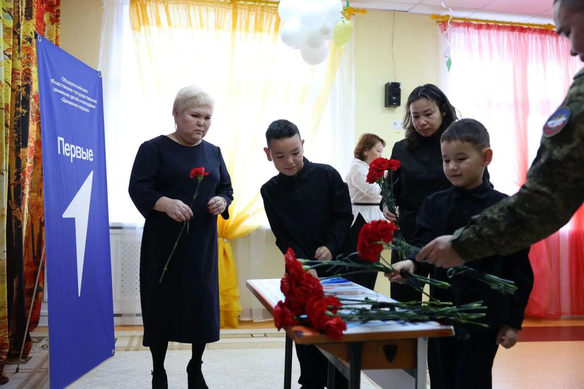 В детском саду «Парус» состоялось торжественное открытие «Парты Героя» В детском саду «Парус» состоялось торжественное открытие «Парты Героя»