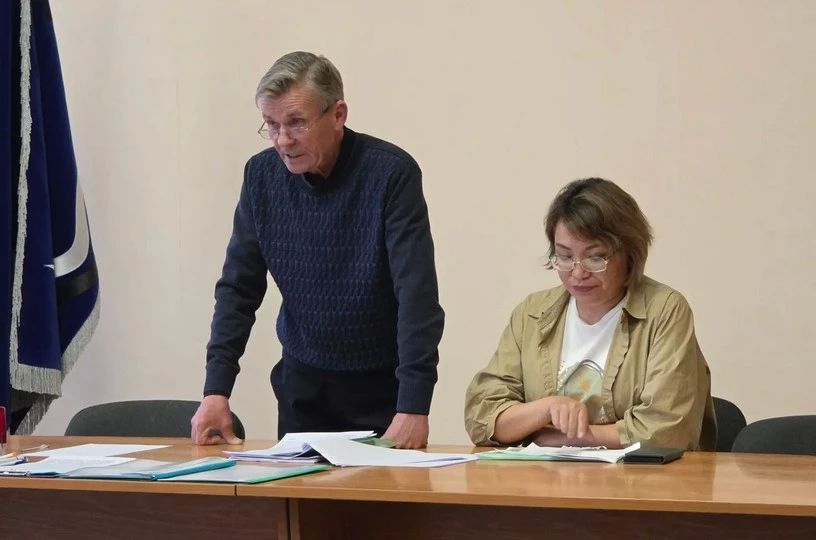 Новый созыв Провиденского совета депутатов возглавил Дмитрий Ольховик, сообщает ИА "Чукотка" Новый созыв Провиденского совета депутатов возглавил Дмитрий Ольховик, сообщает ИА "Чукотка"