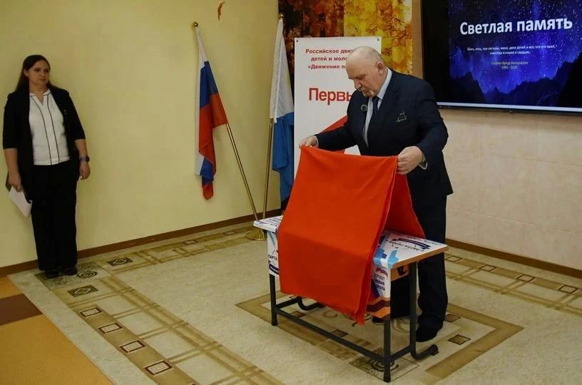 "Парту Героя" в честь Артура Сторожа установили в анадырском детсаду "Парус", сообщает ИА "Чукотка" "Парту Героя" в честь Артура Сторожа установили в анадырском детсаду "Парус", сообщает ИА "Чукотка"