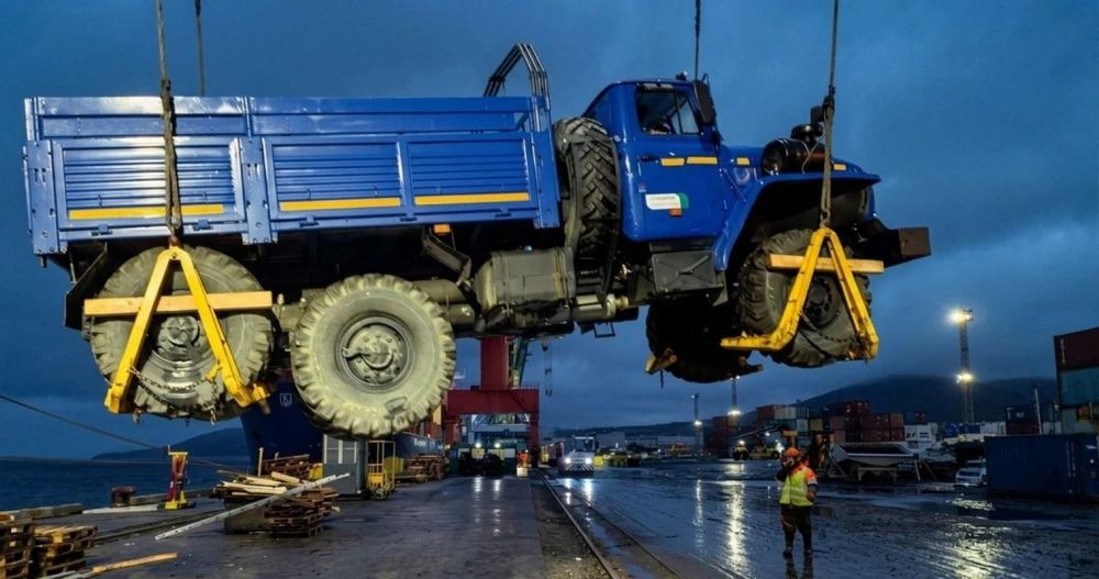 Оленеводы Билибинского района получили грузовой автомобиль повышенной проходимости, сообщает ИА "Чукотка"