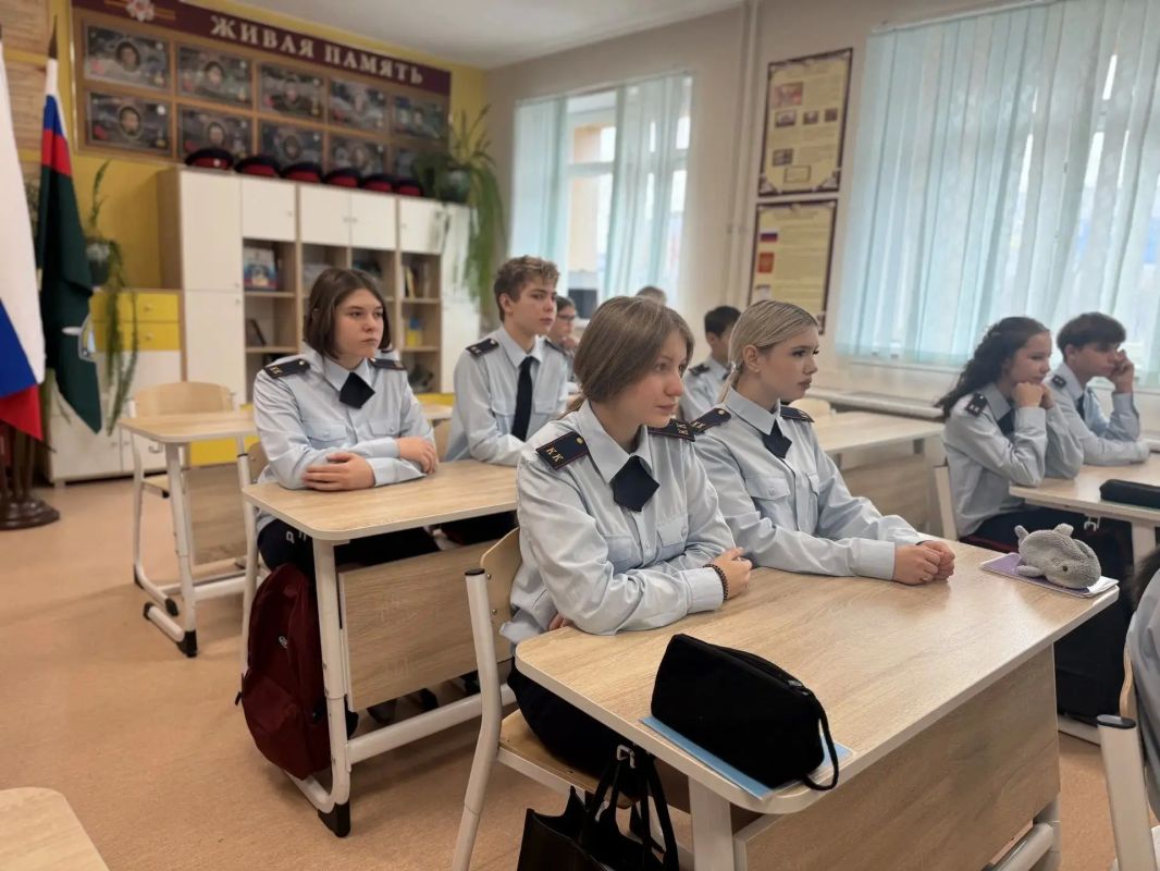 На Чукотке в честь Дня образования службы криминалистики кадеты СК России познакомились с работой криминалистов На Чукотке в честь Дня образования службы криминалистики кадеты СК России познакомились с работой криминалистов