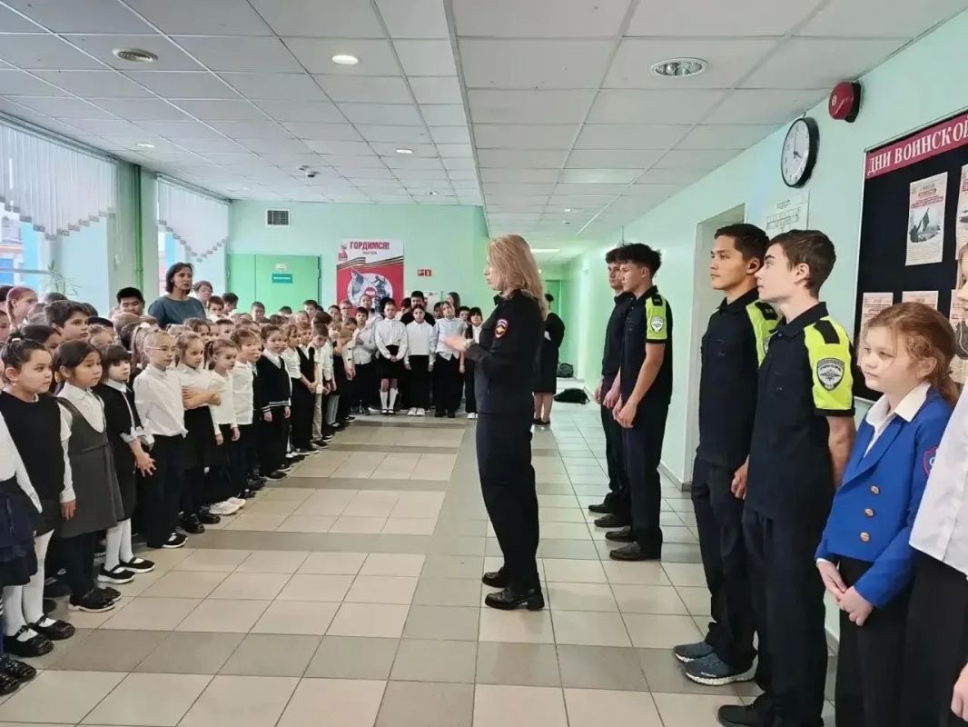 В преддверии осенних каникул сотрудники Госавтоинспекции городского отдела полиции провели профилактические мероприятия в образовательных учреждениях города Анадырь В преддверии осенних каникул сотрудники Госавтоинспекции городского отдела полиции провели профилактические мероприятия в образовательных учреждениях города Анадырь