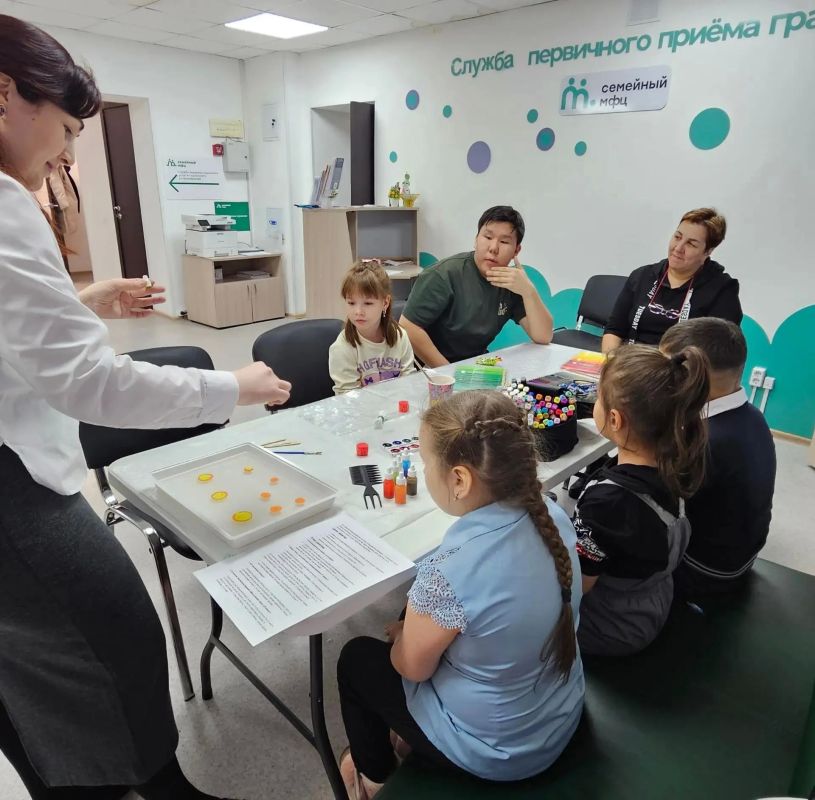 Осень в красках и улыбках: творческий праздник в Чаунском филиале Семейного МФЦ Осень в красках и улыбках: творческий праздник в Чаунском филиале Семейного МФЦ